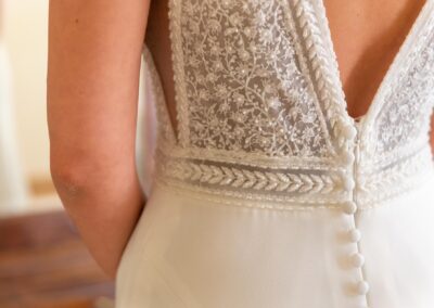 Particolare vestito da sposa visto da dietro